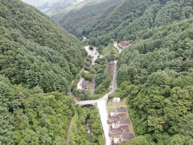 ▲ 새해 봄을 맞아 수도산 자연휴양림을 찾는 관광객을 위해 대대적인 환경정비 작업이 진행되고 있다.ⓒ김천시