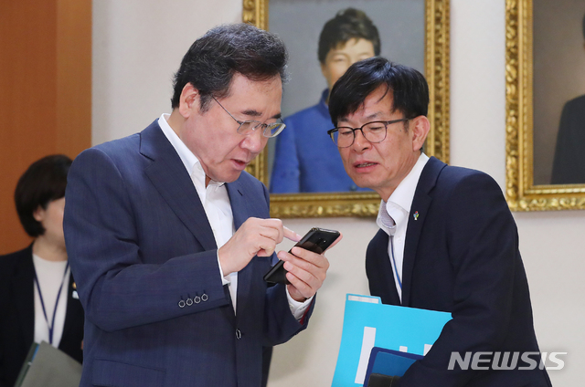 ▲ 이낙연 더불어민주당 상임선거대책위원장과 김상조 전 청와대 정책실장. ⓒ뉴시스