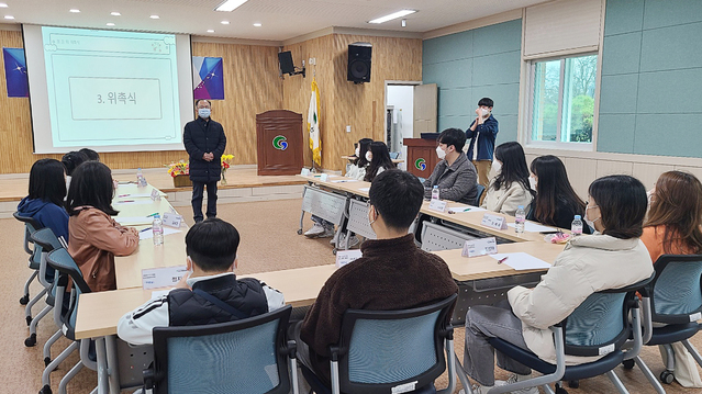 ▲ 박동균 대외교류처장이 위촉장을 수여하고 있다.ⓒ대구한의대