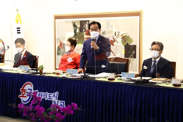 ▲ 백선기 경북시장군수협의회장이 30일 가산수피아 미술관에서 열린 경북시장군수협의회 정기회의 에서 인사말을 하고 있다.ⓒ칠곡군