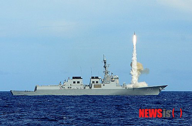 ▲ 2012년 림팩 훈련 당시 SM-2 대공미사일을 발사하는 율곡 이이함. ⓒ뉴시스. 무단전재 및 재배포 금지.