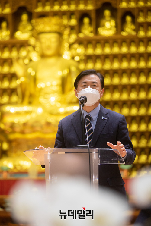 ▲ 김영춘 더불어민주당 부산시장 후보가 1일 오전 부산진구 삼광사 정기법회에 참석해 발언을 하고 있다. ⓒ김영춘 후보 캠프 제공