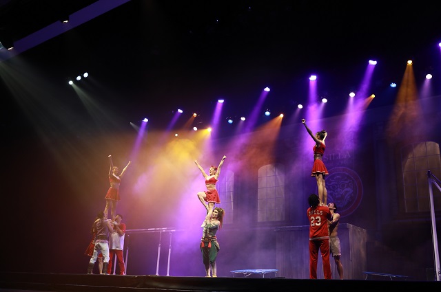 ▲ 경주엑스포대공원 문화센터 문무홀에서 10주년 기념 상설공연 첫 무대 ‘인피니티 플라잉’의 공연 모습.ⓒ경주엑스포