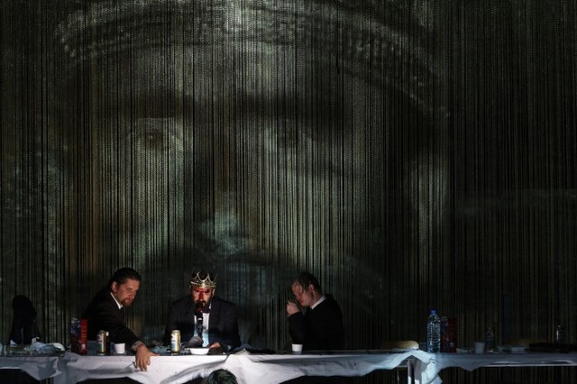 ▲ 연극 '햄릿' 공연 장면.ⓒLG아트센터