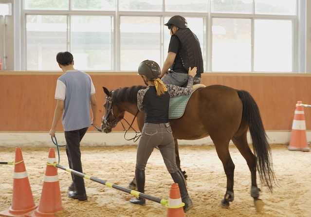 ▲ 대전시설관리공단 복용승마장이 7일부터 지역 내 기초생활 보장 수급자 및 장애 학생 등을 대상으로 학생승마체험 프로그램을 운영한다.ⓒ대전시설관리공단