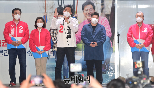 ▲ 지난 6일 오후 서울 서대문구 신촌에서 열린 마지막 유세에 참석한 오세훈 국민의힘 서울시장 후보. ⓒ이종현 기자
