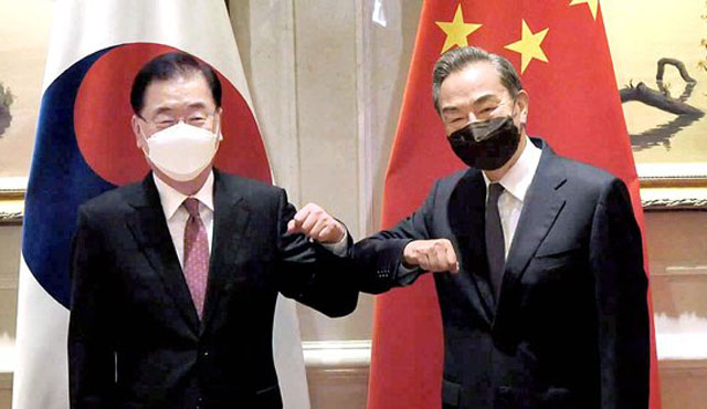 ▲ 지난 3일 한중외교장관 회담에서 인사를 하는 정의용 장관과 왕이 중국 외교부장. ⓒ뉴시스. 무단전재 및 재배포 금지.