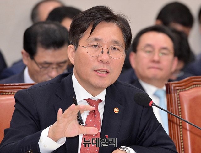 ▲ 성윤모 산업부장관은 올해 무역액이 1조원달서를 넘어설 것이라는 전망을 내놨다 ⓒ뉴데일리 DB