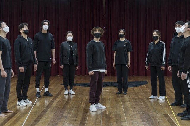 ▲ 연극 '정의의 사람들' 연습 장면.ⓒ세종문화회관