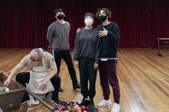 ▲ 연극 '정의의 사람들' 연습 장면.ⓒ세종문화회관