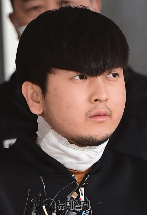 ▲ 차량으로 옮겨지는 김태현의 소지품 ⓒ정상윤