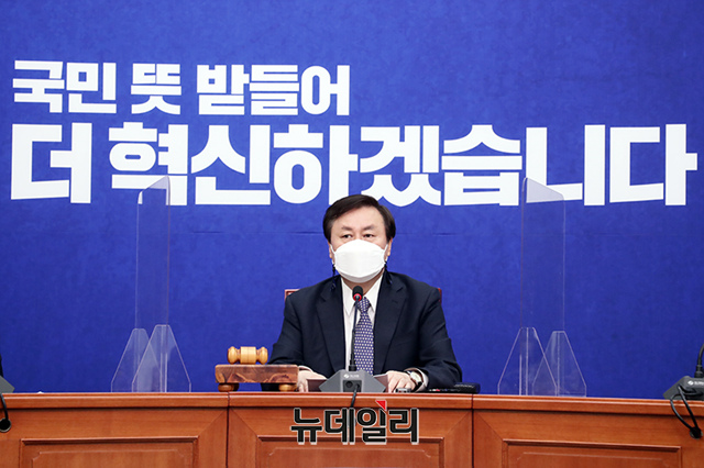 ▲ 도종환 더불어민주당 비대위원장이 9일 오전 국회에서 열린 비상대책위원회에서 모두발언을 하고 있다. ⓒ이종현 기자
