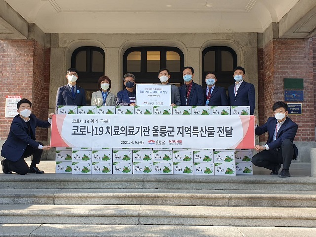 ▲ 울릉군은 대구·경북 의료진에게 울릉도 청정 풋산채를 전달했다.ⓒ울릉군