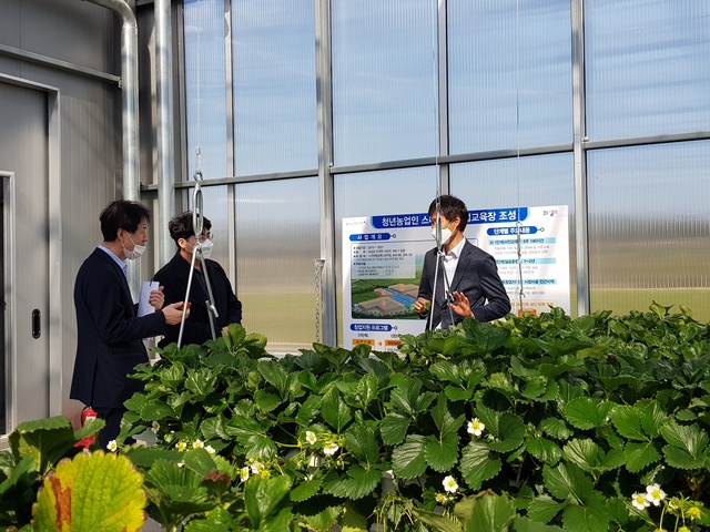 ▲ 경상북도와 의성군이 추진 중인 ‘이웃사촌 시범마을’ 조성사업이 3년 차에 접어든 가운데 청년들이 모여들고 청년점포들이 늘어남에 따라 저출생과 고령화, 지방소멸 극복의 대안으로 주목받고 있다.ⓒ경북도