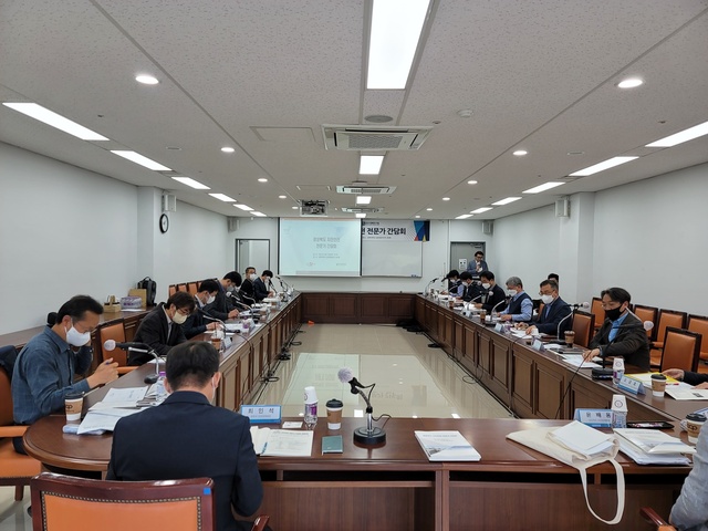 ▲ 경상북도는 15일 경북대학교 글로벌플라자에서 지진방재 정책 및 관련 국립 통합기관 설립 논리 개발을 위해 지진안전 관련 전문가 간담회를 개최했다.ⓒ경북도