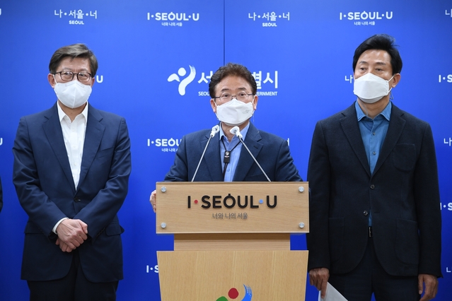 ▲ 이철우 경상북도지사(중간)가 18일 서울시청에서 국민의힘 소속 5개 광역 지방자치단체장 회동에 참석해 정부의 공시가격 산정, 일률적 코로나 방역, 탈원전 정책 등을 비판했다.ⓒ경북도