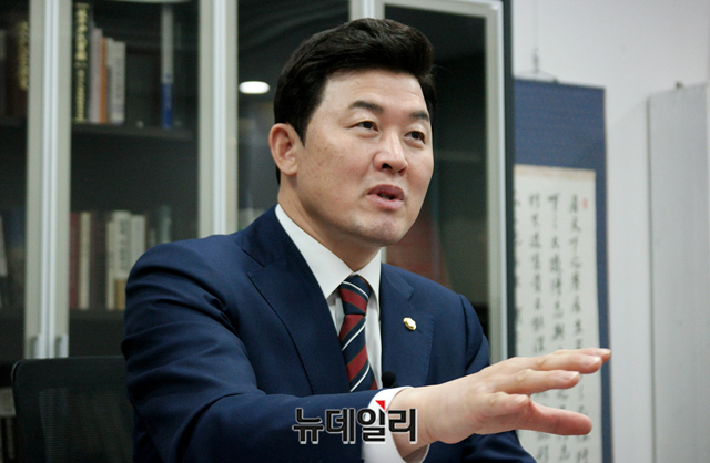 ▲ 국민의힘 당 대표 선거에 출마한 윤영석 의원이 19일 오전 서울 여의도 국회 의원회관에서 본지와 인터뷰하고 있다.ⓒ장세곤 기자