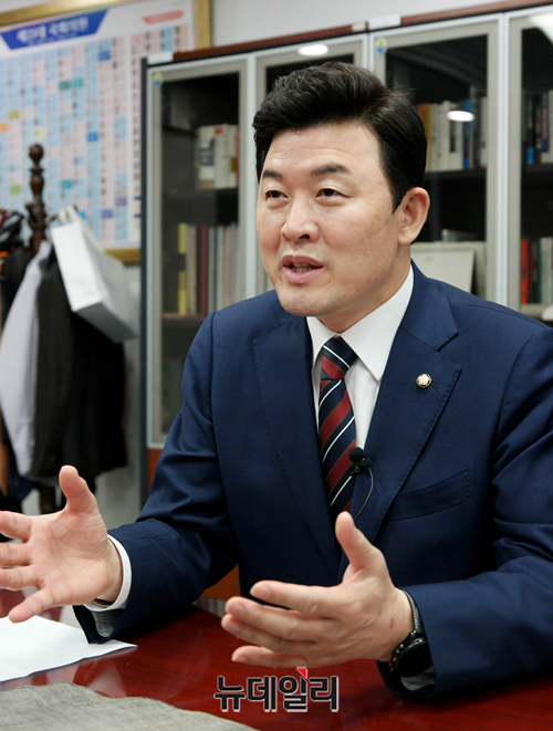 ▲ 국민의힘 당 대표 선거에 출마한 윤영석 의원이 19일 오전 서울 여의도 국회 의원회관에서 본지와 인터뷰하고 있다.ⓒ장세곤 기자