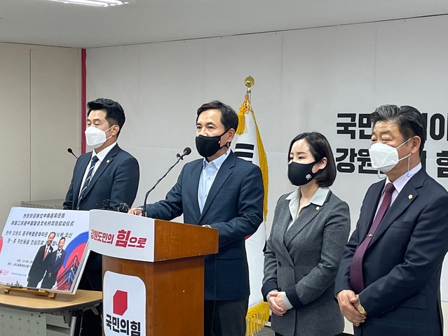 ▲ 20일 오전 김진태 국민의힘 춘천시당협위원장이 '최문순 지사 차이나타운 4대 거짓말 규탄' 기자회견을 열고 있다. ⓒ국민의힘 강원도당 제공