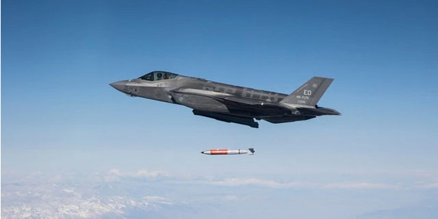 ▲ 2019년 11월 F-35A 스텔스 전투기에서 B61-12 핵폭탄 투하 시험을 하고 있다. 북핵문제에 있어 저위력 핵무기와 미국의 핵선제공격 원칙을 조합하면 '김정은 참수작전'과 가까워 진다. ⓒ미국 국방부 공개사진.
