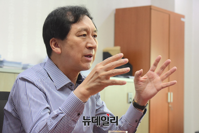 ▲ 차기 원내대표 선거에 출마한 김기현 국민의힘 의원이 22일 오전 서울 여의도 국회 의원회관에서 본지와 인터뷰하고 있다.ⓒ이종현 기자