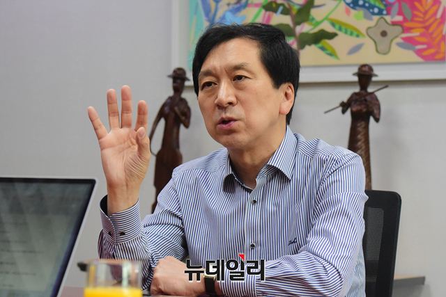 ▲ 차기 원내대표 선거에 출마한 김기현 국민의힘 의원이 22일 오전 서울 여의도 국회 의원회관에서 본지와 인터뷰하고 있다.ⓒ이종현 기자