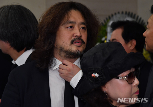 ▲ 더불어민주당이 방송인 김어준 씨에 대해 옹호 발언을 쏟아내고 있다. ⓒ뉴시스