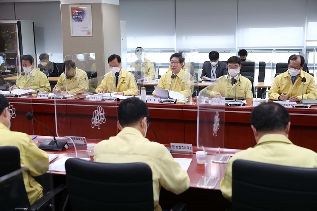 ▲ 양승조 충남도지사가 26일 도청에서 실국원장회의를 주재하고 있다.ⓒ충남도