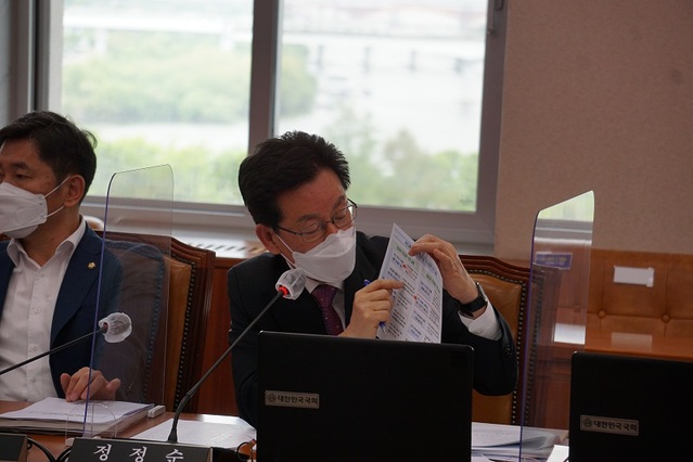 ▲ 더불어민주당 정정순 의원이 27일 열린 국회 국토교통위원회에서 질의를 하고 있다.ⓒ정정순 의원 사무실