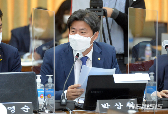▲ 박상혁 더불어민주당 의원이 지난 26일 정부 차원에서 북한에 공항과 철도를 건설할 수 있도록 하는 법안을 대표 발의했다. ⓒ뉴시스