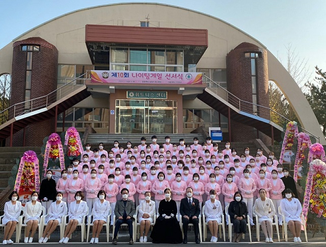 ▲ 포항대학교(총장 한홍수) 간호학과는 제10회 나이팅게일 선서식을 하고 있다.ⓒ포항대학교