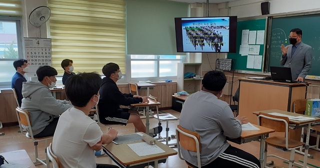 ▲ 부여고 학생들이 진로체험 교육을 받고 있다.ⓒ건양대