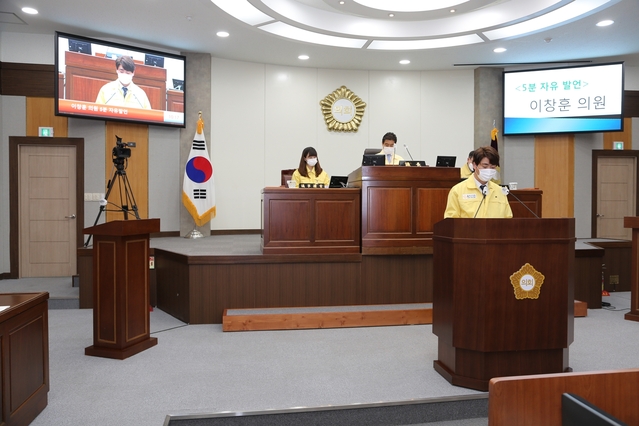 ▲ 이창훈 의원은 5분 자유발언에서 ‘중고등학교 학생을 위한 입학준비금 지원’ 조례 제정을 촉구했다.ⓒ칠곡군의회