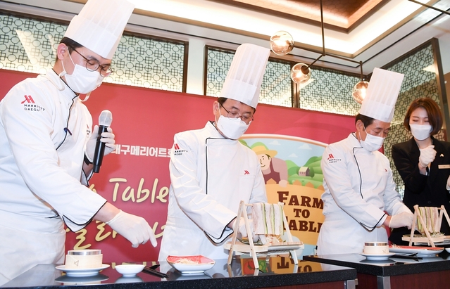 ▲ 경상북도는 29일 대구 메리어트 호텔에서 신선하고 고급스럽고 안전한 경북 명품 농특산물을 고품격 서비스와 현대적 시설을 갖춘  농특산물 홍보‧판매 행사를 했다.ⓒ경북도