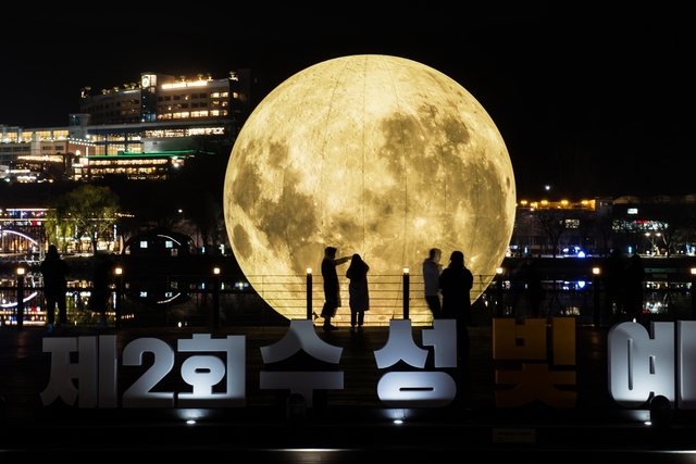 ▲ 대구 수성문화재단(이사장 김대권)은 오는 20일까지 수성구의 대표축제인 수성못페스티벌과 수성빛예술제의 축제 슬로건을 공모한다.ⓒ수성구