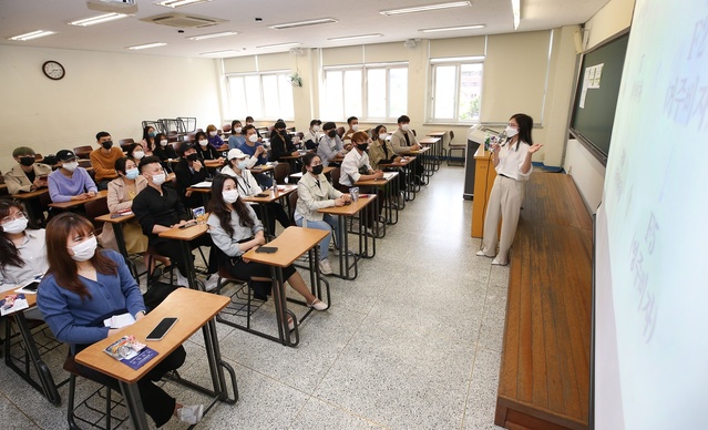 ▲ 계명대(총장 신일희)가 외국인 유학생들의 취업역량 강화를 위해 외국인 선배 멘토링 강연을 열어 유학생들로부터 큰 호응을 얻고 있다.ⓒ계명대