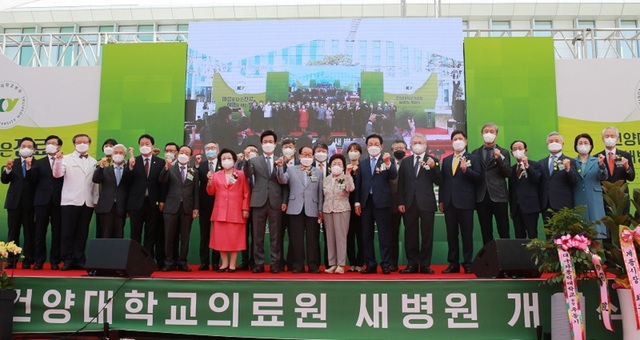 ▲ 건양대 학교의료원이 3일 새 병원 개원식을 갖고 센터 중심의 통합 진료로 중증질환 치료 완성도를 높여 정식 진료에 돌입했다.ⓒ건양대병원