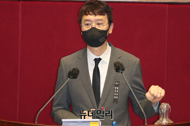 ▲ 국민의힘 당대표 출마 의사를 밝힌 김웅 의원이 자신이 당대표가 되면 윤석열 전 검찰총장과 김종인 전 국민의힘 비상대책위원회 위원장이 국민의힘에 합류할 것이라고 자신했다. 김웅 의원 자료 사진. ⓒ이종현 기자