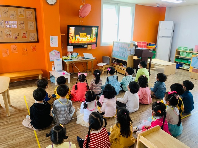 ▲ 포항시Ⅱ어린이급식관리지원센터는 어린이 급식소를 대상으로 특화교육 및 집합교육을 비대면으로 실시했다.ⓒ포항대학교