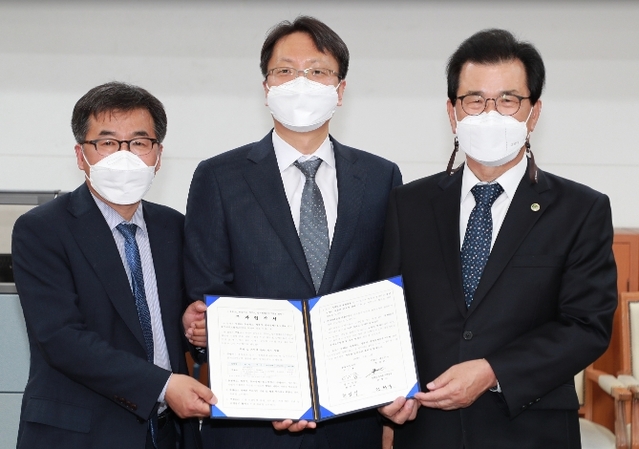 ▲ 쿠팡이 4일 충북도와 투자협약을 체결하고 청주에어로폴리스2지구에 4000억 원을 들여 중부권 물류센터를 구축한다.ⓒ충북도