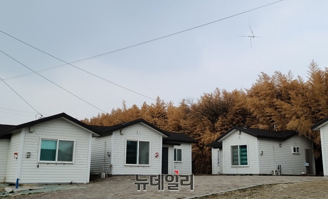 ▲ 세종 국가산단 후보지에 신축한 조립식 주택들.ⓒ이길표 기자