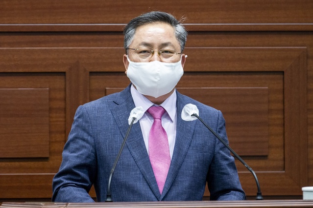 ▲ 경북도의회 이동업 의원(포항6, 국민의 힘)은 6일 개최된 제323회 임시회 제2차 본회의에서 5분 자유발언을 통해 경북도내 초·중·고등학교의 환경교육 활성화를 강력히 촉구했다.ⓒ경북도의회