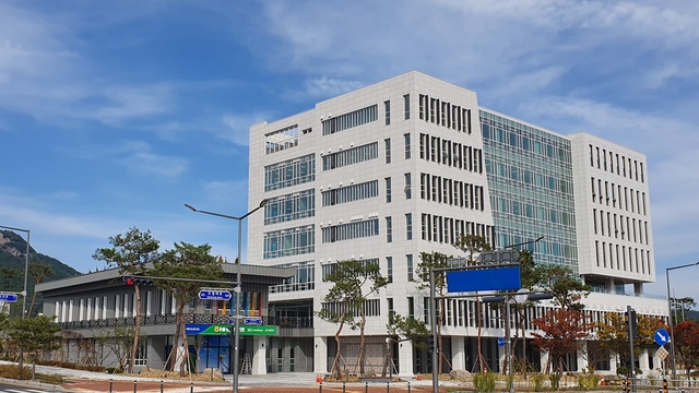 ▲ 경북농협(본부장 김춘안)은 ‘함께하는 100년 농협’을 이끌어갈 우수한 지역인재 발굴을 위해 관내 농·축협 정규직 ○○○명을 채용한다고 밝혔다.ⓒ경북농협