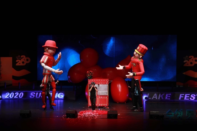 ▲ 대구 수성문화재단(이사장 김대권)은 오는 24일까지 ‘제8회 수성못페스티벌’에 참여할 다양한 장르의 거리예술 공연팀을 모집한다.ⓒ수성구