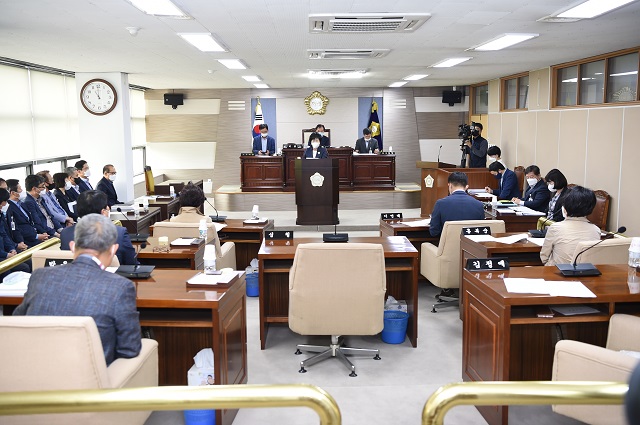 ▲ 군위군의회(의장 심칠)는 제256회 임시회를 마무리 했다.ⓒ군위군의회