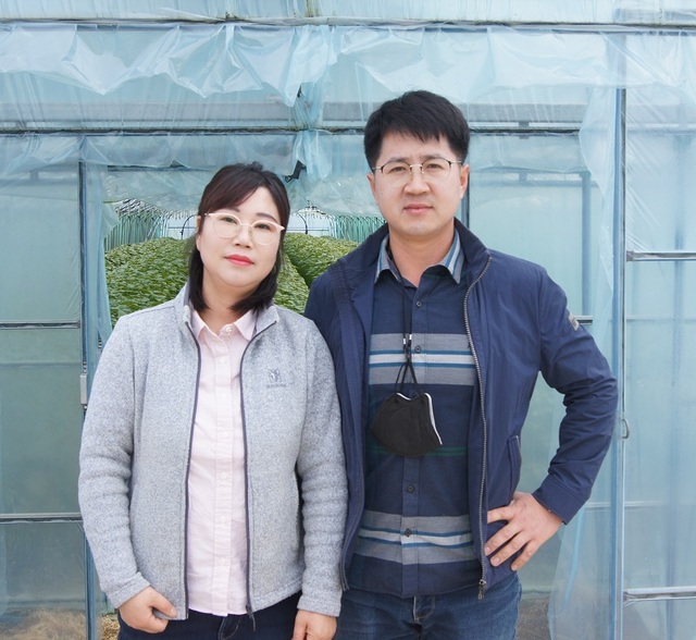 ▲ 농협중앙회가 주는 이달의 새농민상에 충남 금산 김종삼·박희숙씨 부부.ⓒ충남세종농협