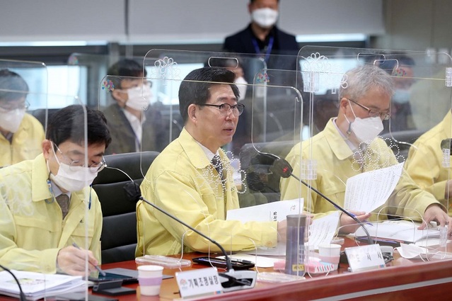 ▲ 양승조 충남도지사가 10일 도청에서 실국원장회의를 주재하고 있다.ⓒ충남도