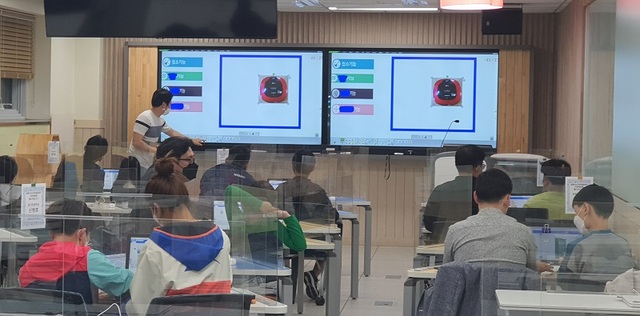 ▲ 세종교육원이 지역 초등학교 4~6학년 학생과 보호자를 대상으로 소프트웨어(SW) 체험 프로그램 운영하고 있다.ⓒ세종시교육청