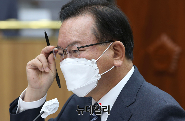 ▲ 야당은 문 대통령의 연설에 반발, 김부겸 국무총리 후보자에 대한 인사청문 경과보고서를 채택하지 않기도 했다. 
사진은 김부겸 후보자 자료 사진. ⓒ이종현 기자(사진=공동취재단)