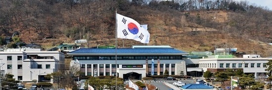 ▲ 충남 공주시가 60~74세 어르신을 대상으로 신종 코로나바이러스감염증(코로나19) 예방접종 사전예약을 신청받는다.
ⓒ공주시